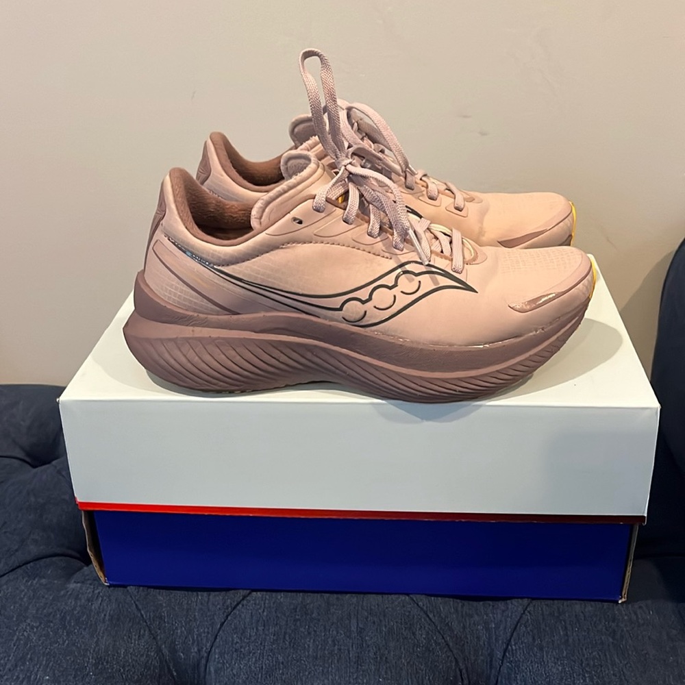 Size 7 Saucony Endorphin Series with Soeedroll technology